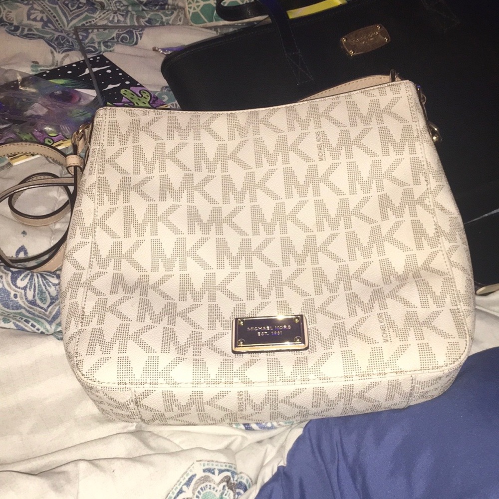 Michael kors crossbody